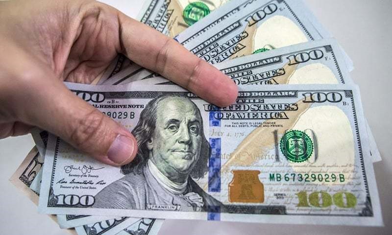 Dollar touches to 142 all-time high in interbank market
