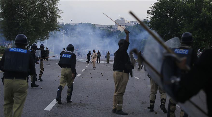 Anti-government protesters call off Islamabad sit-in